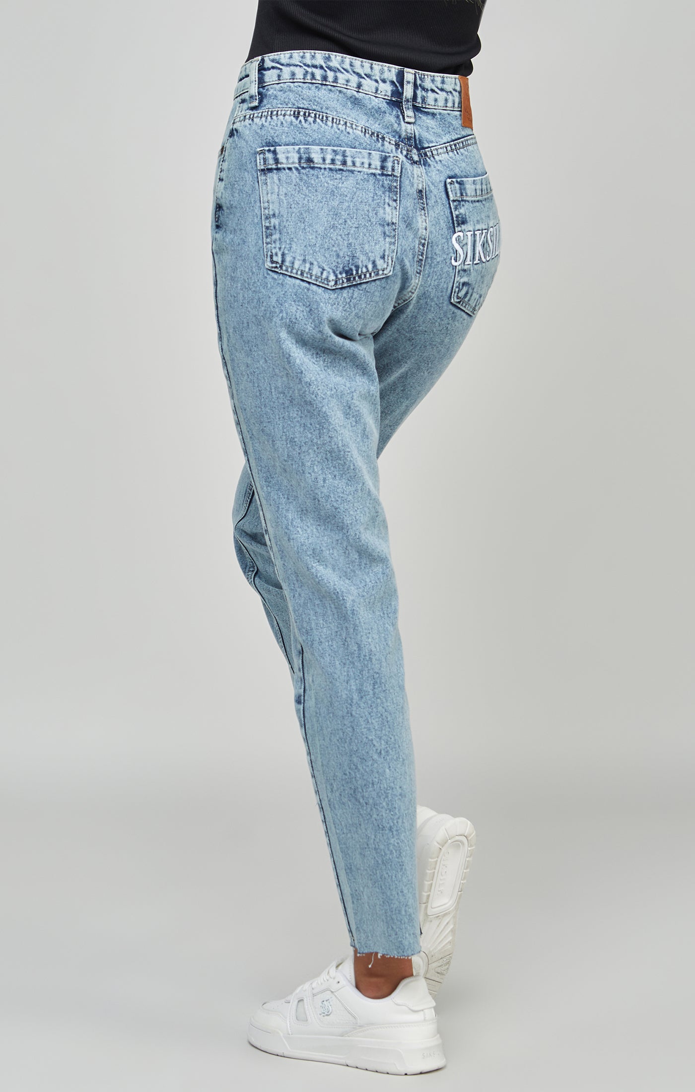 Light Blue Wash Embroidered Mom Jean